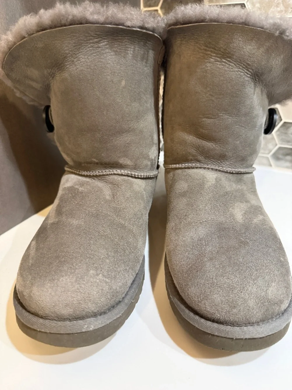 EUC UGG Bailey Button Sheepskin Boots Sz 9